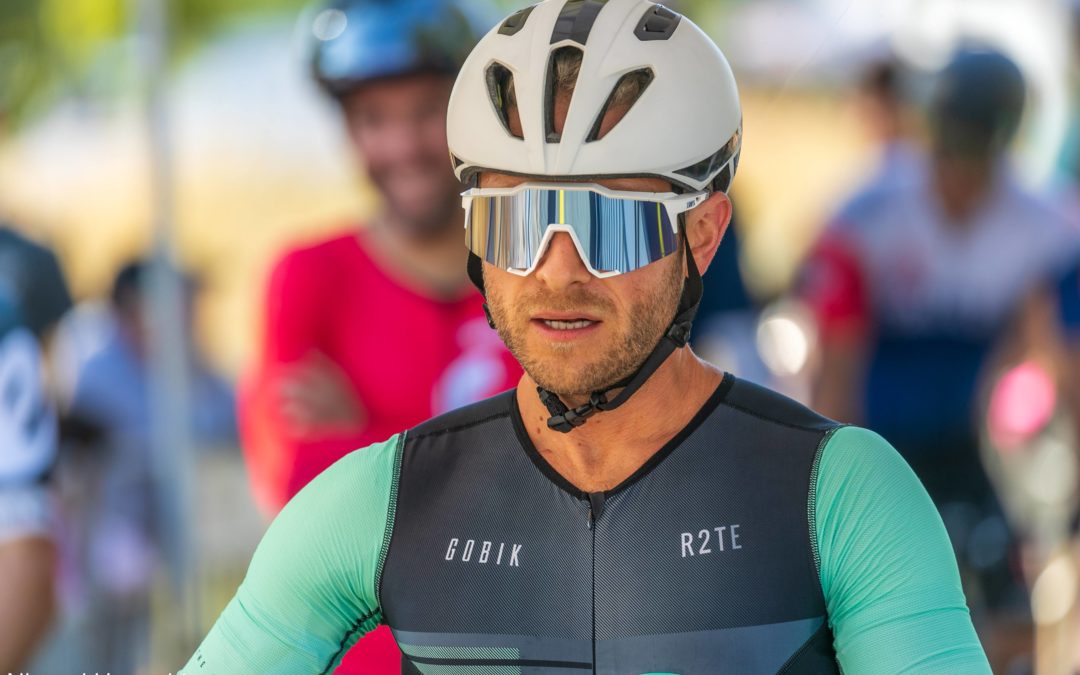 Neighbor and Triathlete Ariel Agron Defies the Loneliness of His Sport